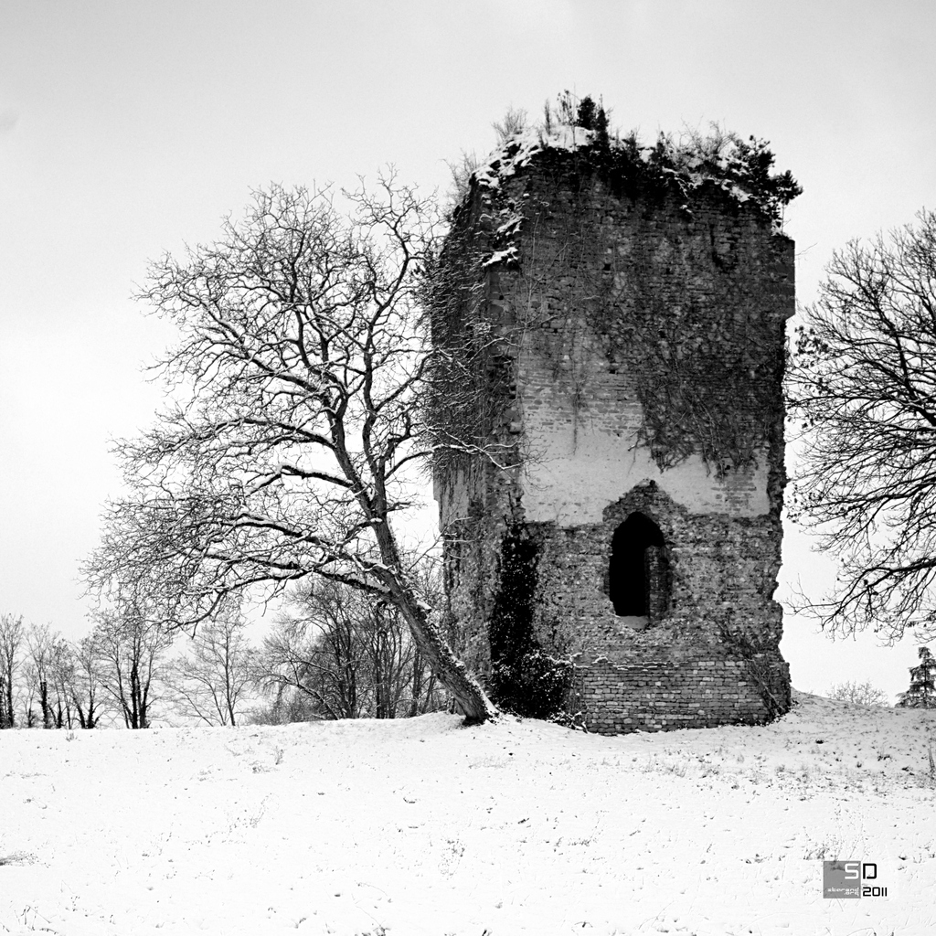 Tour rongée par le temps