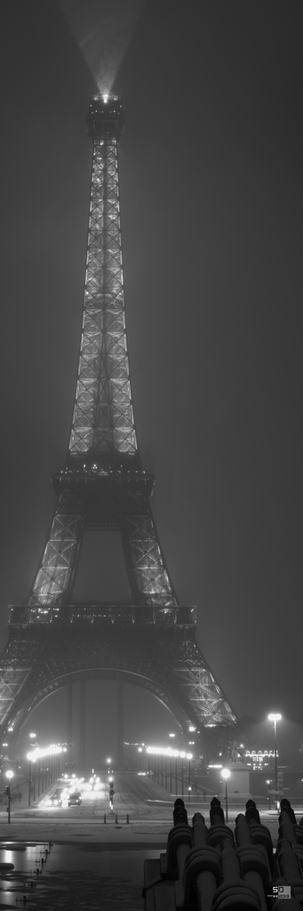 La tour Eiffel sous la neige